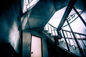 江津駅前ビル階段1