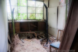 窓を入れて病室を撮影