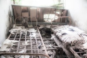 2つベッドがある病室