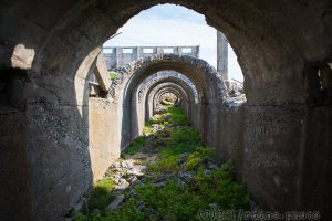 燐鉱石貯蔵庫跡崩れているトンネル部分 燐鉱石貯蔵庫跡崩れているトンネル部分