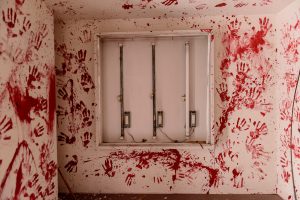 ホテルトロピカル血の手形