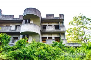 ブラックマンション:全景外観 ブラックマンション:全景外観