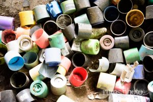 ブロックアートに捨てられていたスプレーのキャップ ブロックアートに捨てられていたスプレーのキャップ