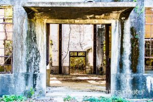 大久野島：発電所跡の入り口