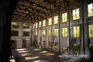 大久野島：発電所2階事務所から第二発電室を撮影