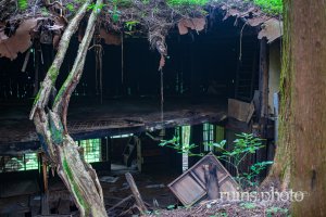 岳集落：崩落した家屋