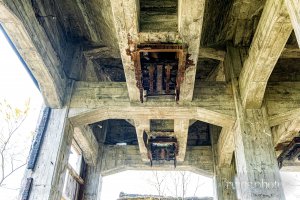 第一選炭工場・貯炭所/築別炭鉱ホッパー天井（北海道羽幌町）