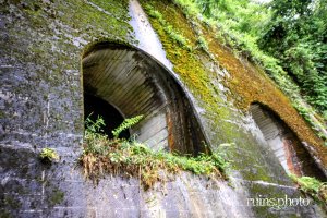 飯田線旧線大崩隧道:国道沿いにある開口部(長野県天龍村) 飯田線旧線大崩隧道:国道沿いにある開口部(長野県天龍村)