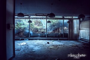 ジャンボクラブ淡路島、ライトがぶら下がった部屋(兵庫県洲本市) ジャンボクラブ淡路島、ライトがぶら下がった部屋(兵庫県洲本市)