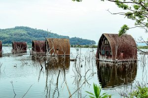 鹿忍グリーンファームの立ち並ぶバンガロー(岡山県瀬戸内市) 鹿忍グリーンファームの立ち並ぶバンガロー(岡山県瀬戸内市)