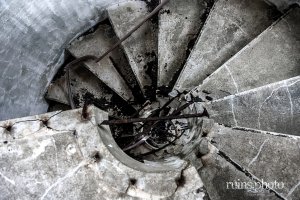 スカイレストニュー室戸の4階から見下ろした螺旋階段(高知県室戸市) スカイレストニュー室戸の4階から見下ろした螺旋階段(高知県室戸市)