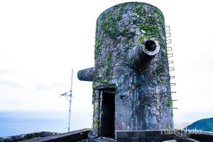 スカイレストニュー室戸の4階屋上部分の柱(高知県室戸市) スカイレストニュー室戸の4階屋上部分の柱(高知県室戸市)