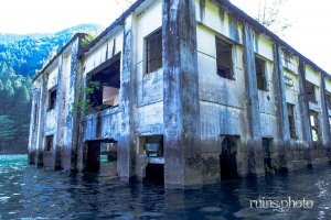旧摺子発電所の全景（裏側）