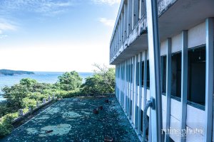 ヴァンガード竜串、2階階段の踊り場から海を望む