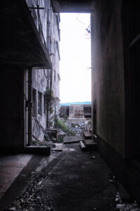 70号棟端島小中学校校舎の裏側