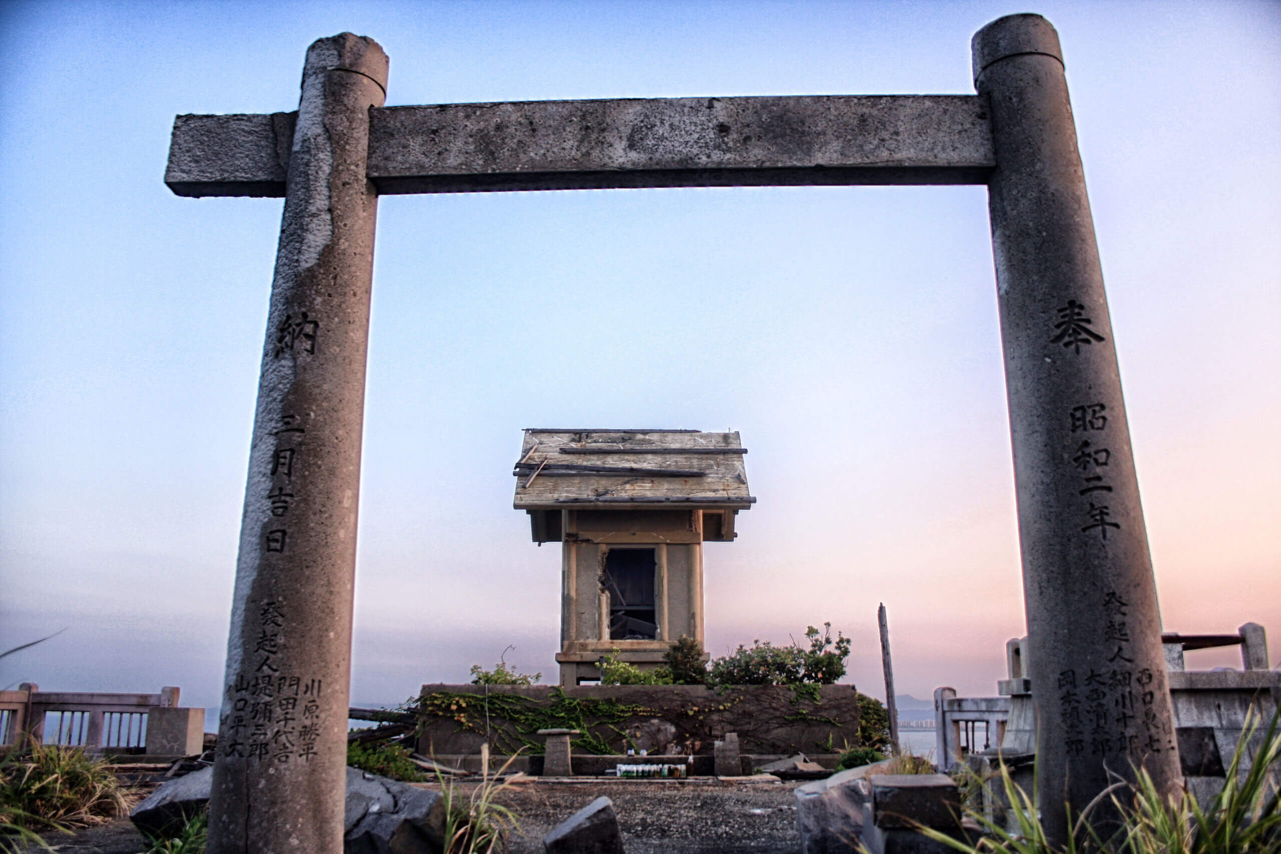 荒波の孤島に祀られた信仰のよりどころ ― 軍艦島「端島神社」