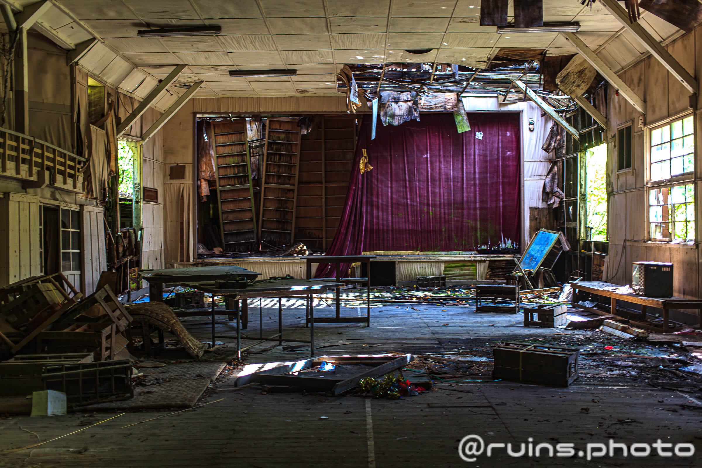 秩父の山奥に眠る廃墟の劇場 赤岩文化会館(埼玉県秩父市)